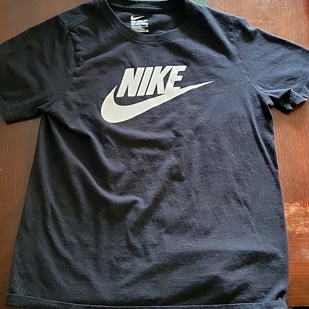 Black nike tee with white logo